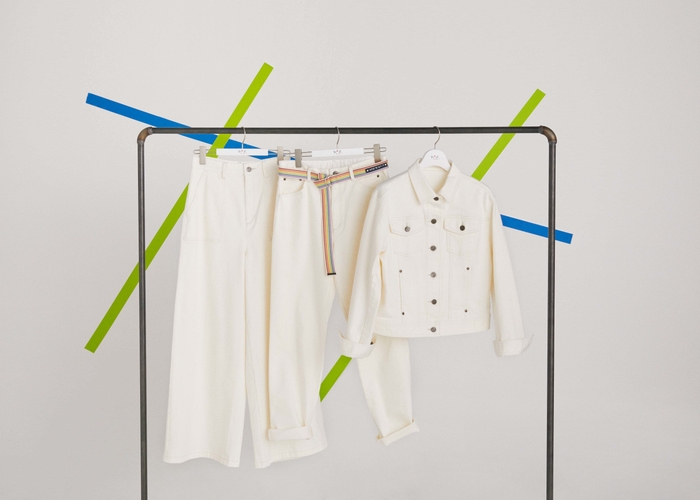 左からワイドパンツ24,200円(tax in)／パンツ23,100円(tax in *ベルト別売り)／ジャケット36,300円(tax in)