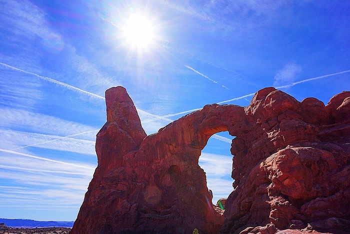 夏のユタ州アーチーズ国立公園(イメージ)