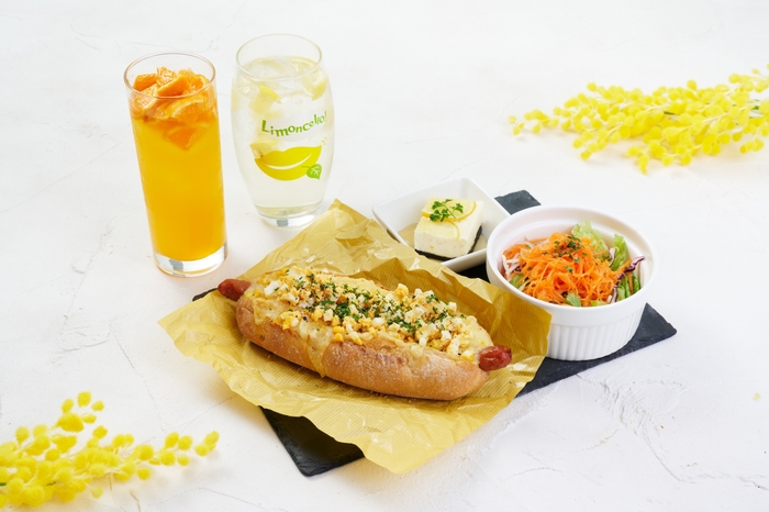 La Petite Fromagerie ~小さなチーズの店~ 「ミモザラクレットドッグプレート」 1,000円 ※ドリンク除く ※テイクアウトはラクレットドッグのみ