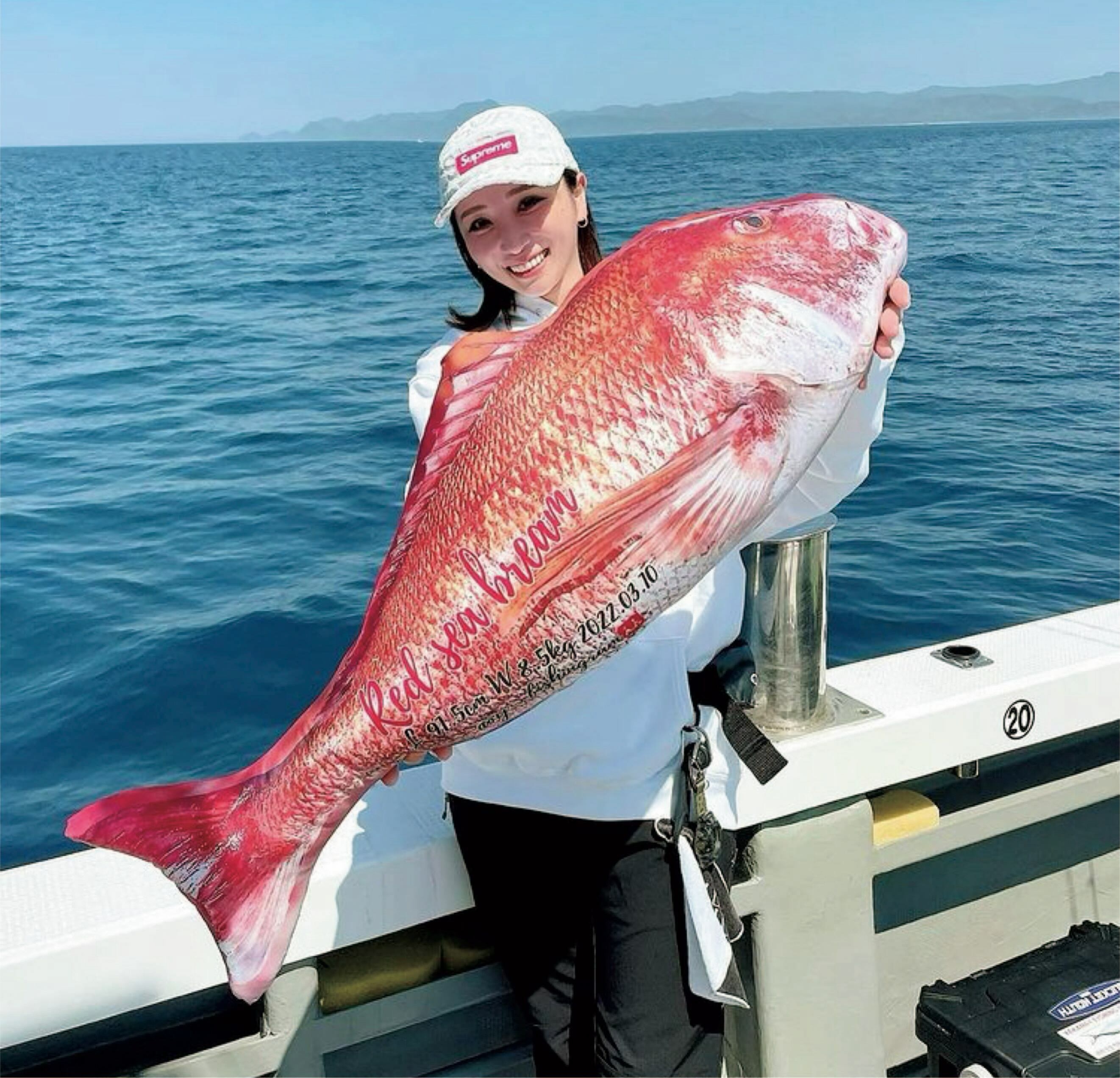 型押しおはじき 魚他 150cm級の巨大魚が家の中に!？本物と見間違えるリアルさ！ 令和の魚拓