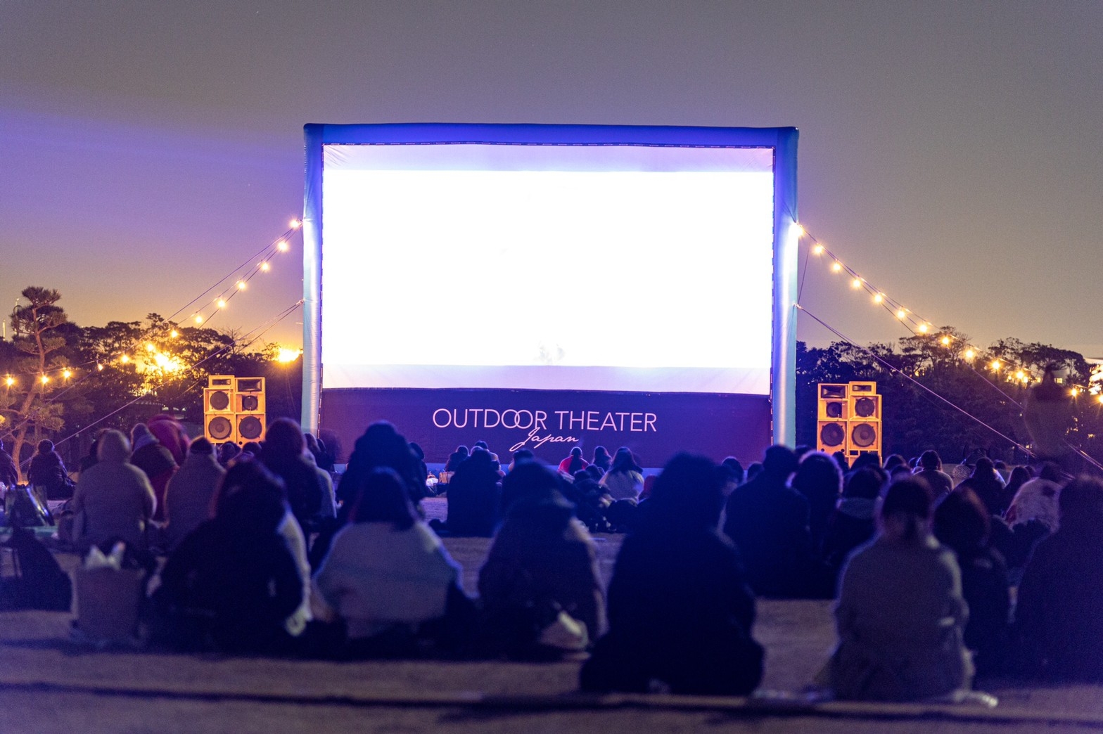 夜桜の下で映画と花見を楽しむ『夜桜シアター supported by OUTDOOR THEATER JAPAN』