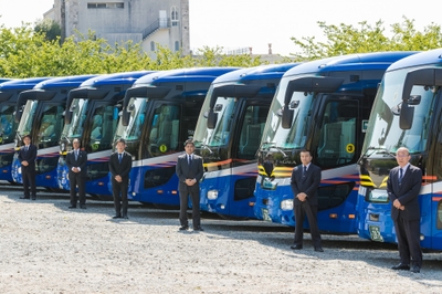 自社保有バス車両、約260台を活用