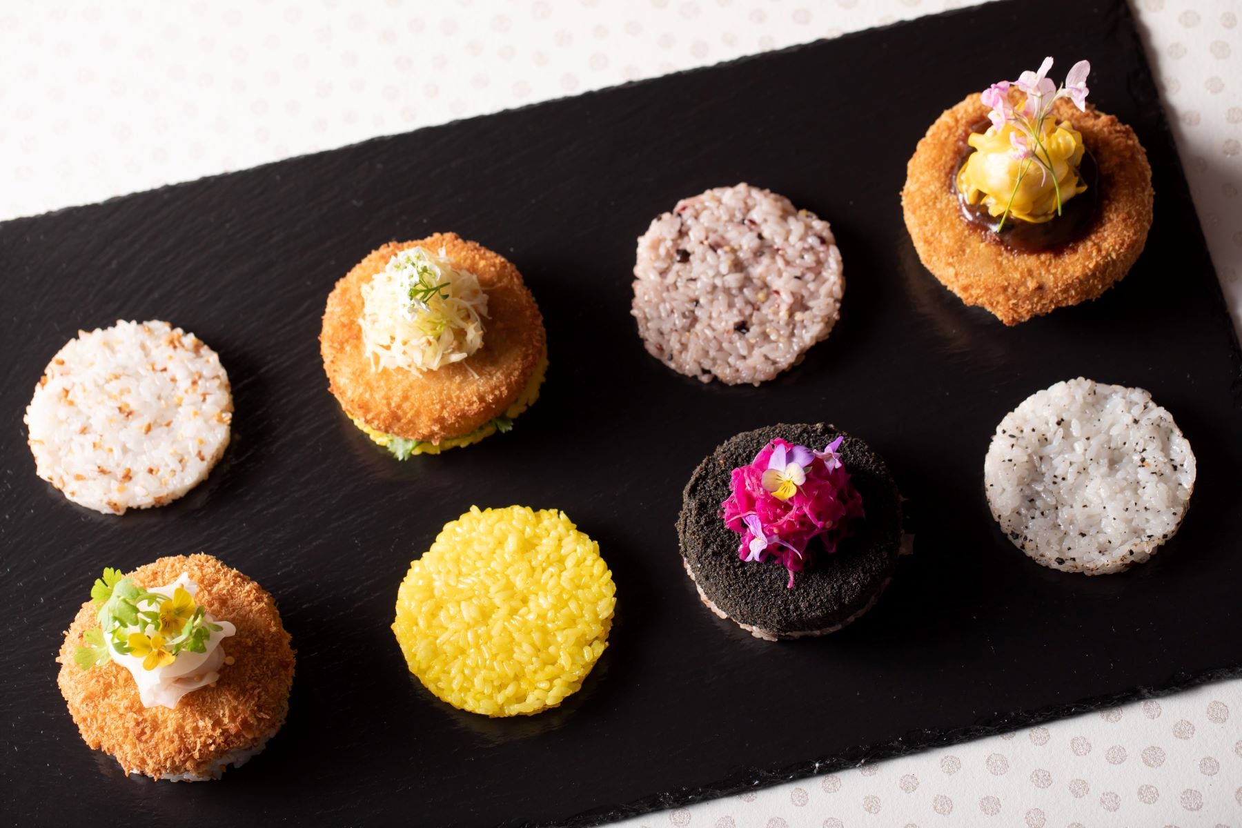 ~おうち時間やご家族の集まりを贅沢に!コロナ疲れを食で癒す~1日20個限定!フレンチの旨味を凝縮した逸品! 「 Hotel Chef’s Bento 」 テイクアウト限定 『 French Rice Burger 』 販売