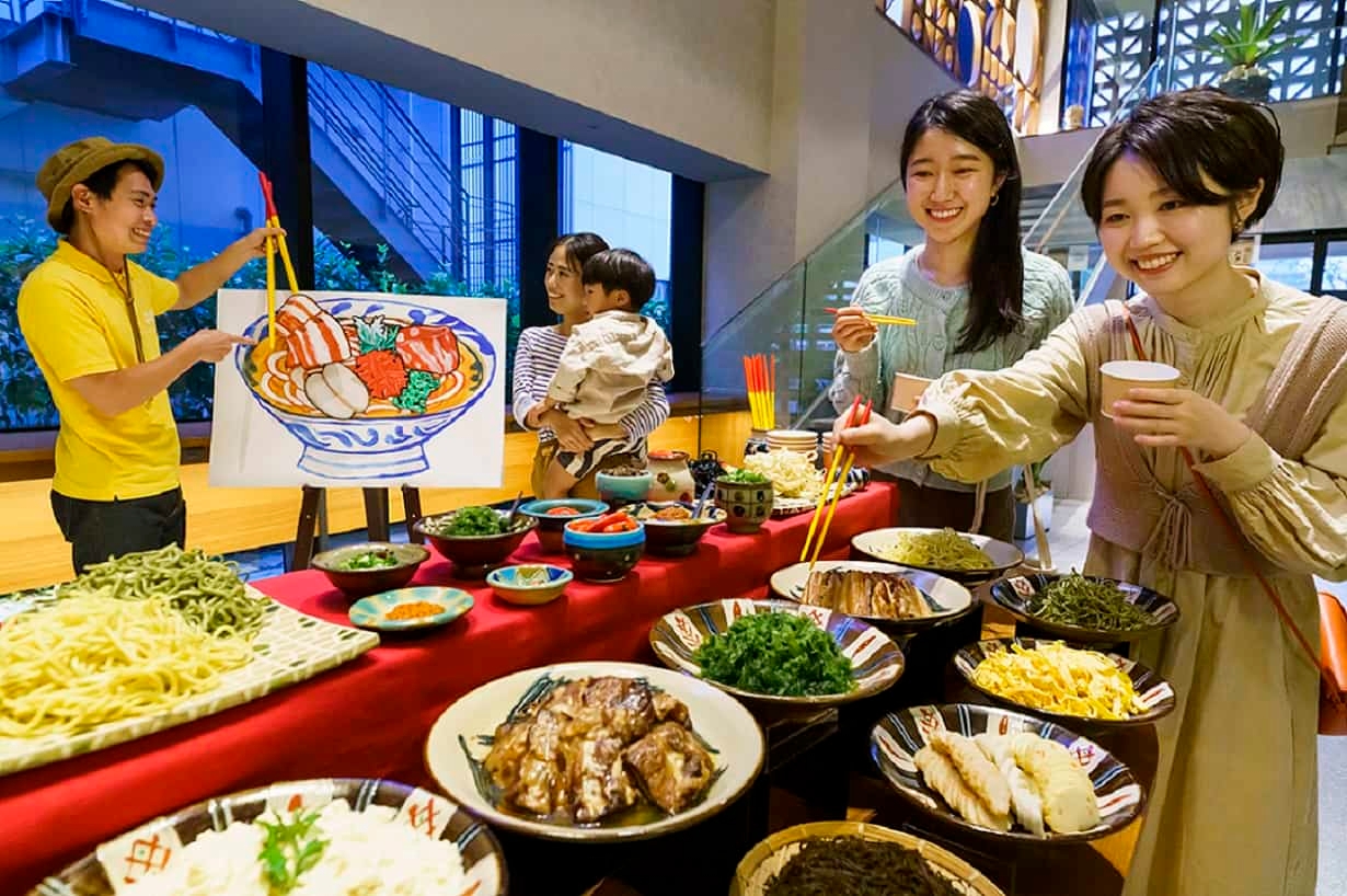 【OMO5沖縄那覇】沖縄そばをとことん満喫!多彩な麺・具材・トッピングで楽しめるイベント「沖縄そバリエーション」開催|期間:2022年9月1日〜11月30日
