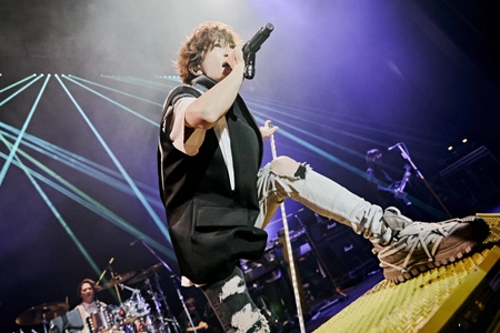 ヴォーカリストTETSUYA、ベーシストtetsuyaを同時に魅せた 2025年10月3日開催の誕生日ライヴレポートが到着！