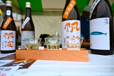 振る舞い酒（イメージ）