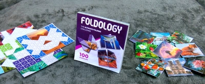 世界の数ある謎解きイベントやグッズを厳選し、日本のユーザーにお届けする 「SCRAP World Selection」第3弾は、シンプルなのに奥深い折り紙パズル！ 『フォルドロジ』発売決定︕