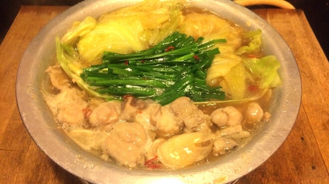 新橋駅徒歩1分!『博多もつ鍋 がんこ』はレトロな雰囲気満点の隠れ家居酒屋