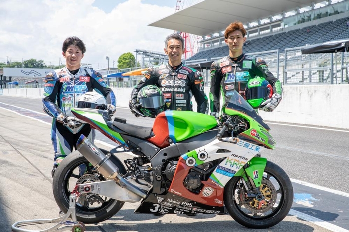 鈴鹿8耐 ライダー(左:長谷川選手 中央:柳川選手 右:松崎選手)
