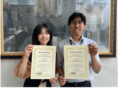 Flash Talk Competition Awardを受賞した ファーマフーズ開発部のArif（右）、田村（左）