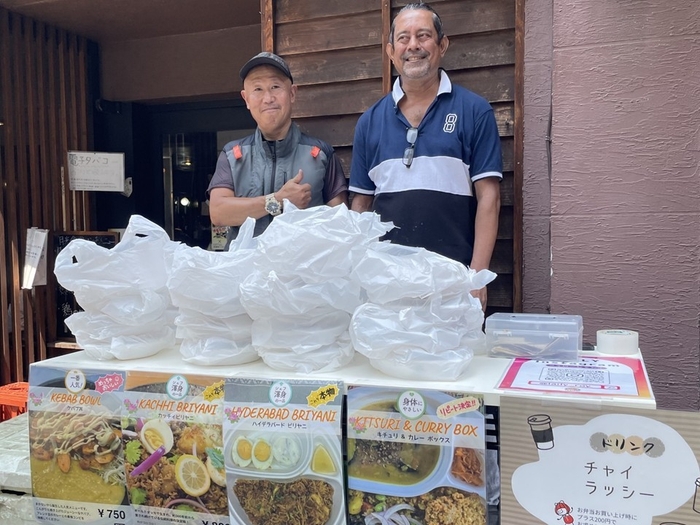 店主のロイさん/右