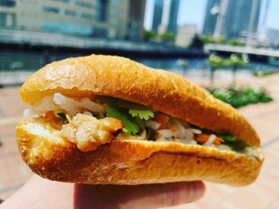 バインミー（レモングラスチキン）　