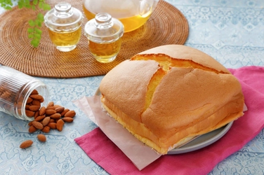 熱中症やおうち疲れなど、 この時期の不調に意識したいインナーケア　 朝にアーモンドミルクを摂りたい理由とは？ 2021年流行スイーツ予想第1位※！台湾カステラにチャレンジ