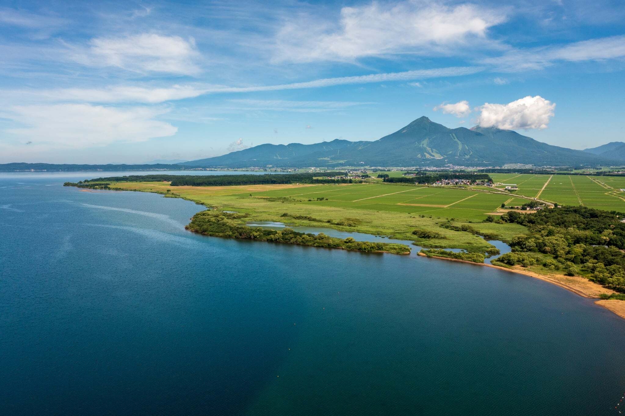 磐梯山と猪苗代湖