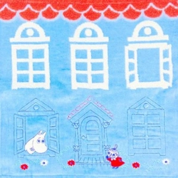 これ、タオルなんです。四季を感じるデザインがアートのようなムーミンのタオル。なんと天然素材でサステナブル。