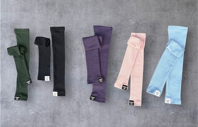 協賛商品イメージ❷人気のメリのウール100％のアームカバー。レース中も上げ下げしやすく体温管理に役立つ。