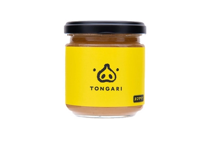 豚ニンニク系のラーメンの味をモチーフにした ニンニクマシマシ万能調味料「TONGARI」が先行販売開始！ 日本初！？マルハン新宿東宝ビル店エスカレーターから販売