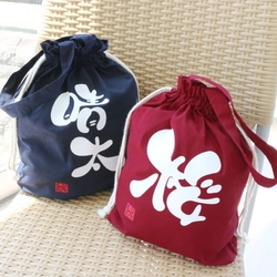 8月4日は「浴衣の日」！筆文字×名入れで特別感を演出─和モダンな巾着トートバッグが1週間限定セール開始！