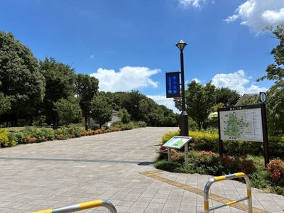 「マイファーム足立舎人公園」の近くに位置する都立舎人公園
