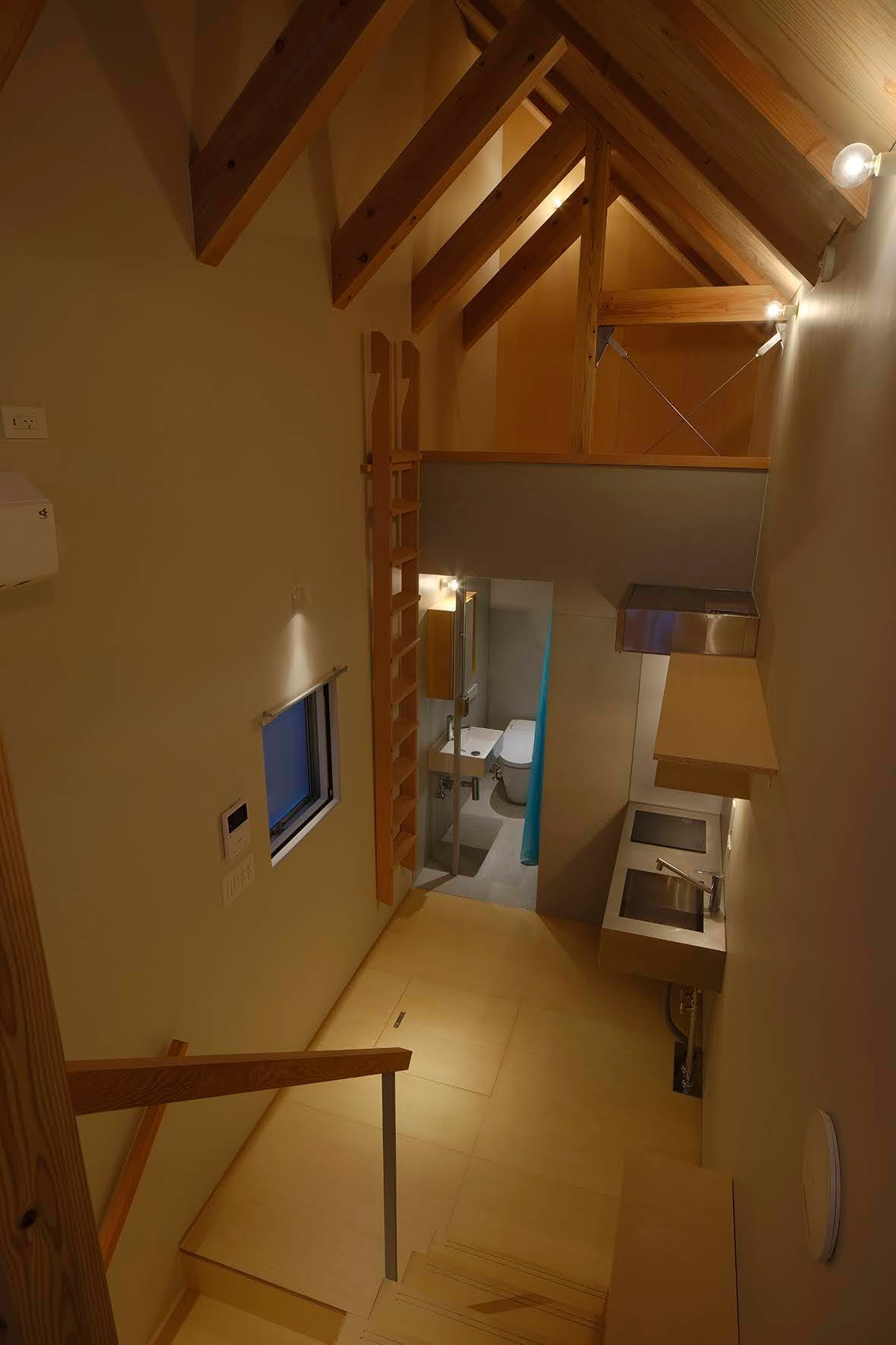 内観/照明点灯(1)(写真:鳥村鋼一)