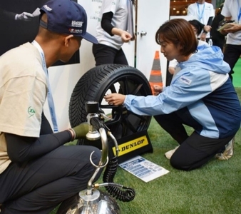 土居美咲プロも空気圧点検を体験