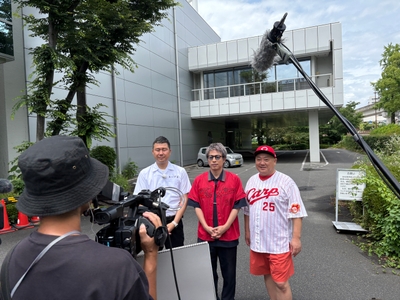 広島ホームテレビから移動を待つ３人の前に現れたのは、ただの ”ロケバス” ではなかった