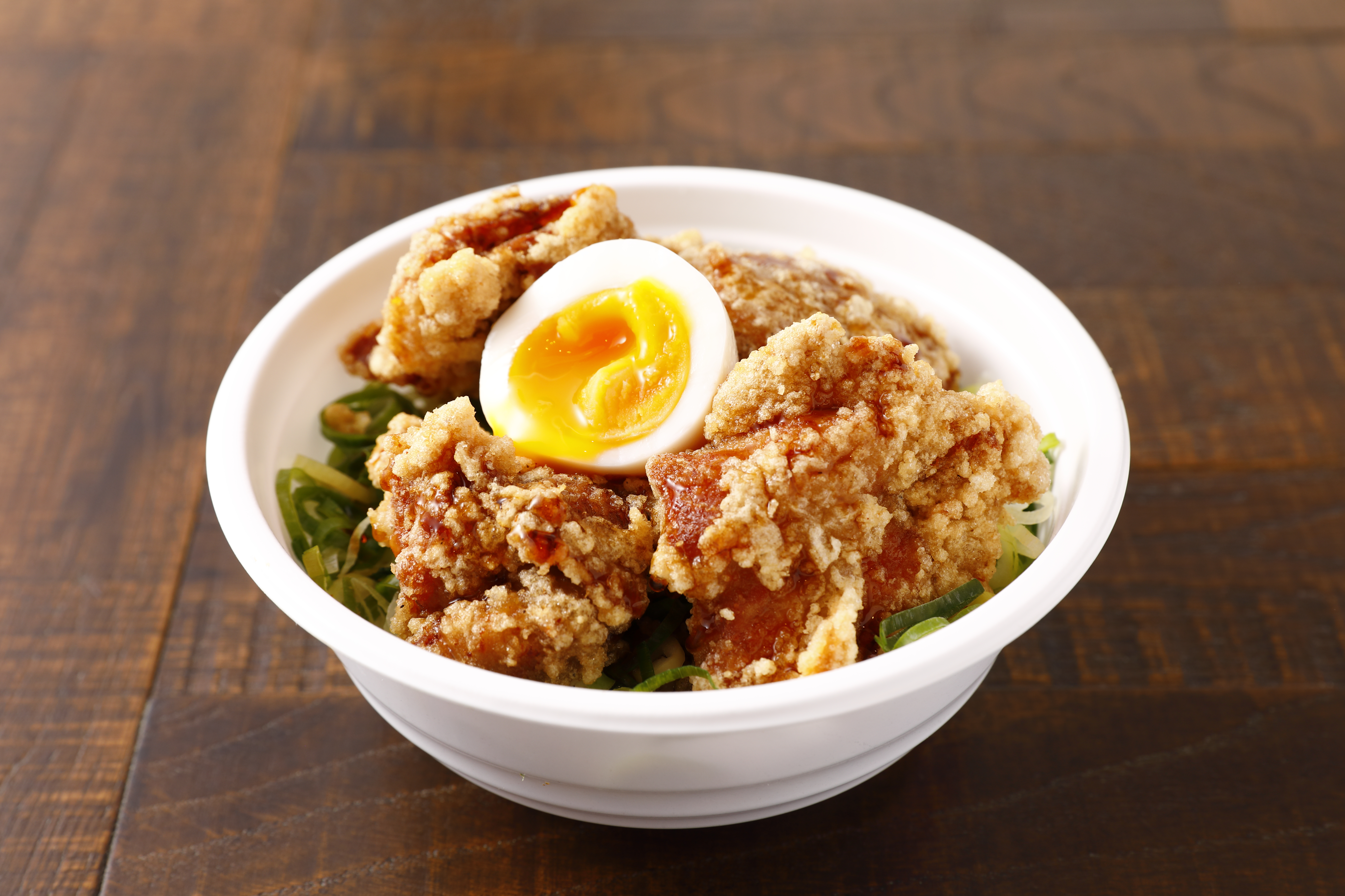 じゅわっとジューシーな唐揚げがガッツリ載った絶品「唐揚げ丼」・再び! 【麺処むらじの唐揚げ丼テイクアウト・再登場!】