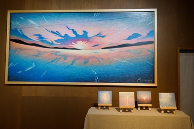 地域の「水・空気・光」を詰め込んだ作品。風景のような絵画から抽象画まで、ほぼ毎日制作しています