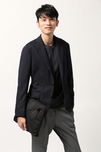 CvLx3rgShj7lIVDcATpi.jpg?w=940&h=940