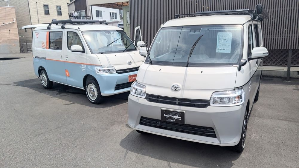 レクビィ コットCT(奥)ホビクル タウンランダーCT(手前)標準ルーフ