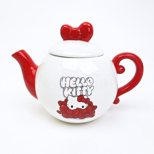 ハローキティがロックでストリート系な可愛さ。ちょっとイケてるエッジーデザインの食器でホッと一息しませんか？