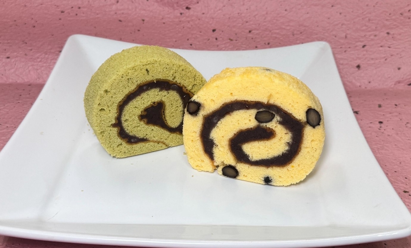 精華ロール(左)、黒豆ロール(右)