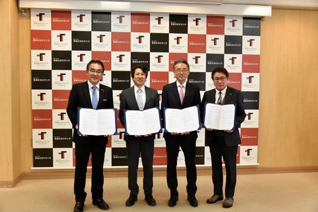 (株)ジャパン・ティッシュエンジニアリング、(株)ニデック及び本多電子(株)と豊橋技術科学大学は、包括的な提携の推進に関する協定を締結