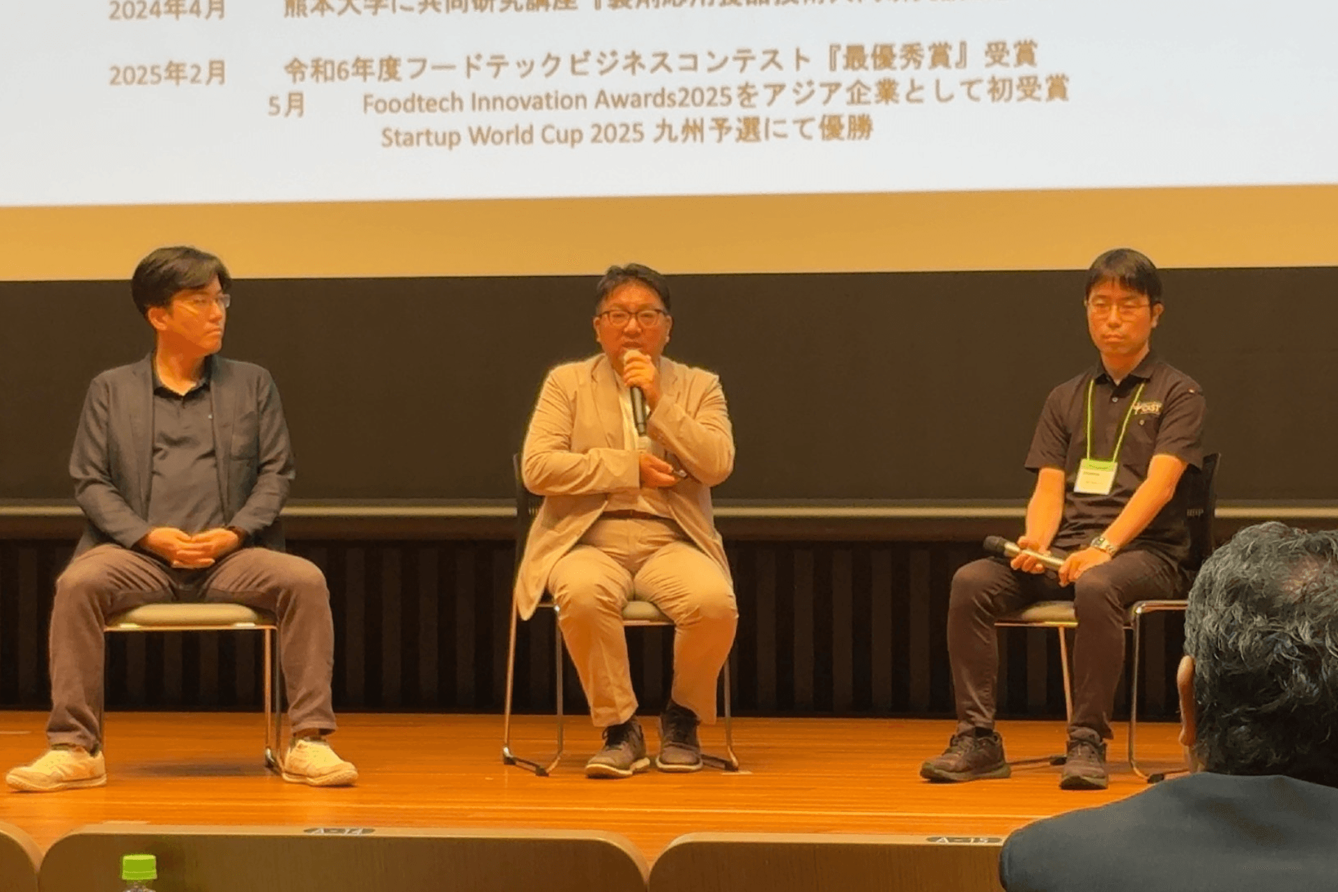 中央:マイクを持つトイメディカル株式会社の竹下代表