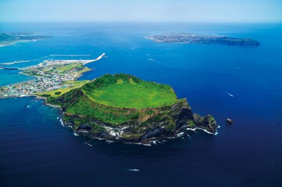 ユネスコ世界自然遺産に登録されたチェジュ島を代表する絶景スポット、城山日出峰