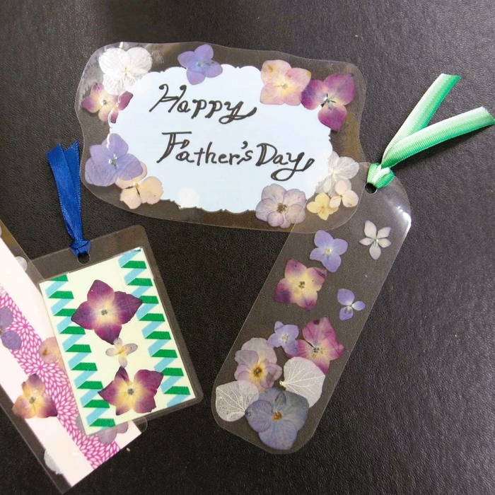 しおりとカード(イメージ)