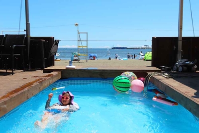 子どもに大人気の海の家のプール