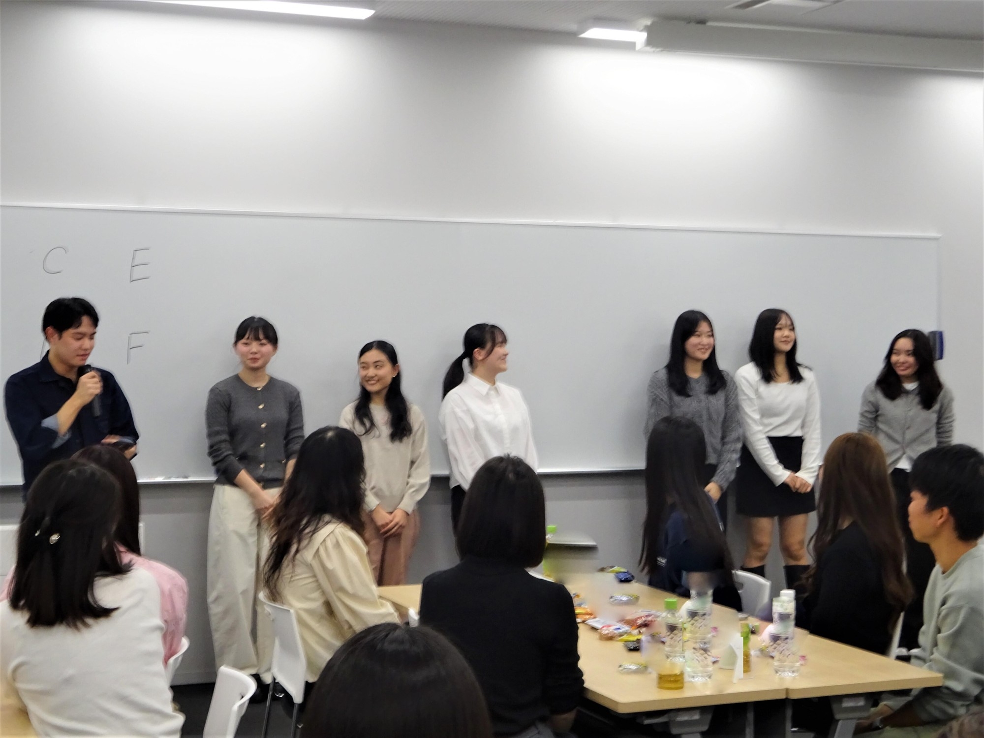 創作ゲームで盛り上がり