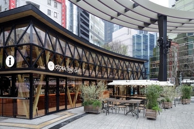 池袋西口公園内のカフェ「グローバルリングカフェ」