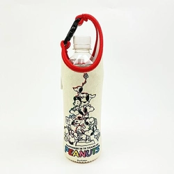 スヌーピー７５周年の記念デザインがうれしいペットボトルカバー。