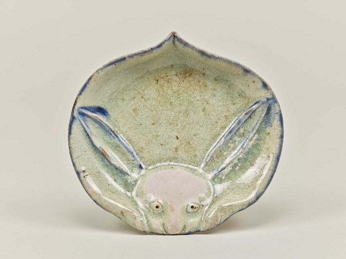 染付兎形皿 御深井 江戸時代・19世紀 東京国立博物館蔵 1月2日(月・休)~29日(日) 平成館企画展示室