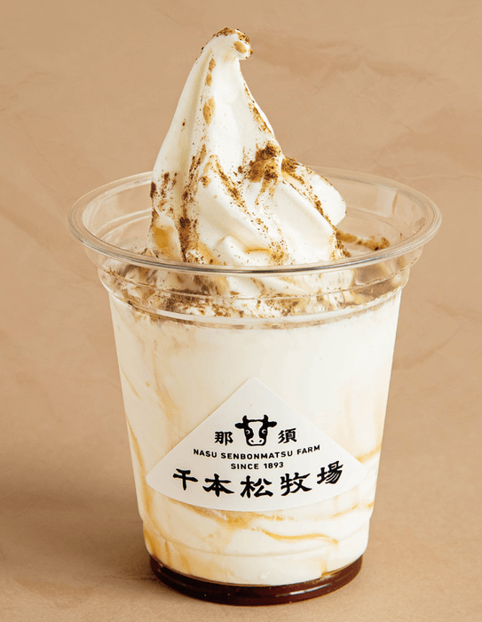 ミルクシェイクに、ほうじ茶ソースとほうじ茶パウダーをトッピングした和風シェイクです。