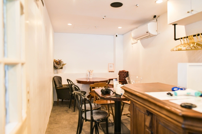 婚活酒場マル婚 福岡店 内装