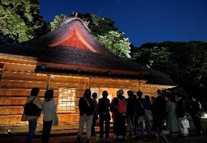 お月見特別ガイドツアーの様子