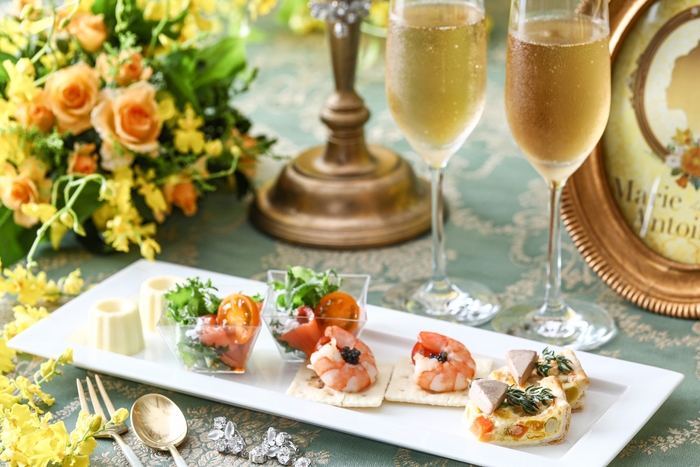 ▲グラスシャンパンと三大珍味セイボリー が付いたハイティー(4,290円)