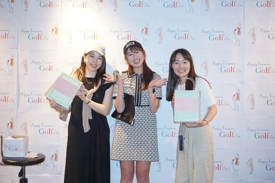 当選されたお客様と、MCのかえでさん（写真中央）