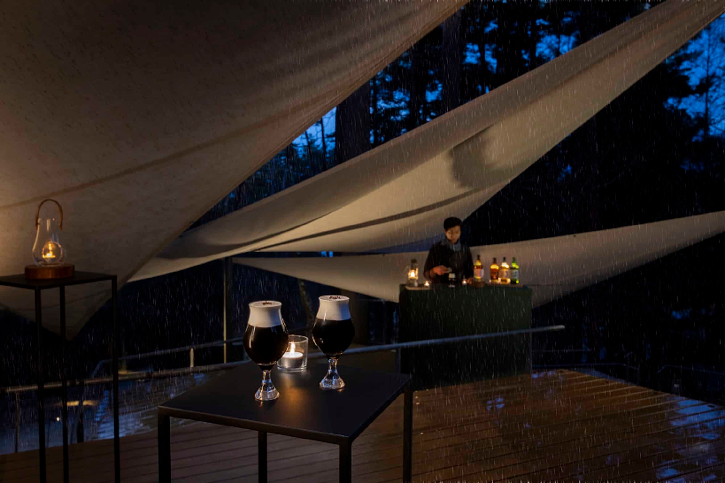 【星のや富士】~バレルエイジドコーヒーとウイスキーを合わせたカクテルを堪能~雨音を楽しむ森の特別席でオリジナルカクテルを味わう 「雨音BAR」開催|期間:2023年6月10日~7月20日