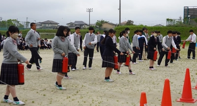近畿大学附属福岡高等学校が「避難・消防訓練」を実施　災害発生時の的確な判断や安全に避難する能力を養う