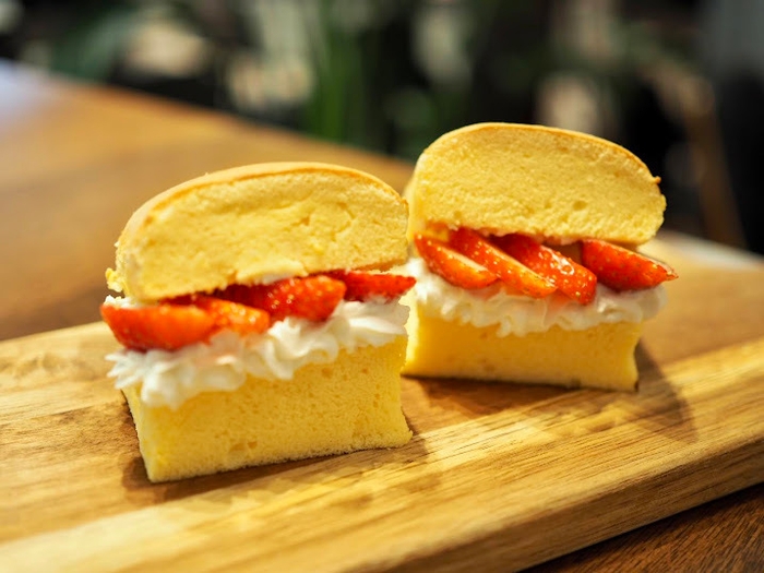 ふわふわ台湾カステラ生クリームいちごサンド(渋谷MIYASHITA CAFE)