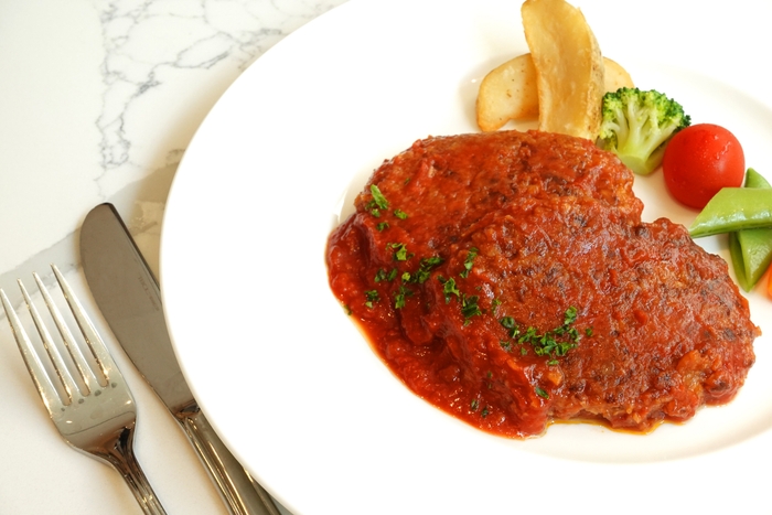 大豆ミートと野菜の煮込みハンバーグ 温野菜添え